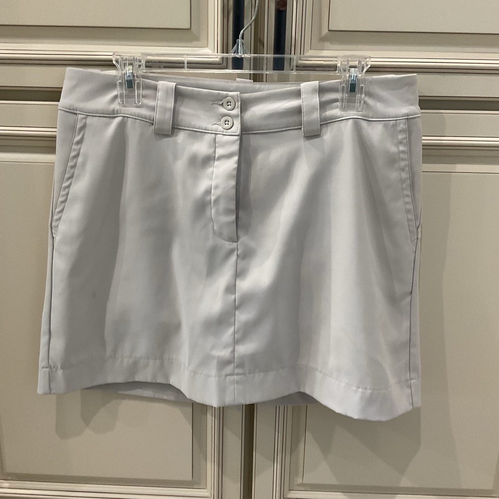 Tour performance skort